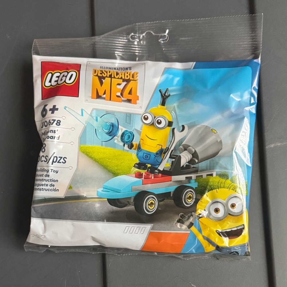 LEGO Despicable Me 4 Minion Set - Blue and Yellow